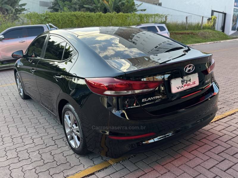 HYUNDAI - ELANTRA - 2016/2017 - Preta - R$ 81.990,00