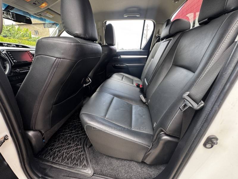 TOYOTA - HILUX - 2021/2021 - Branca - R$ 219.990,00
