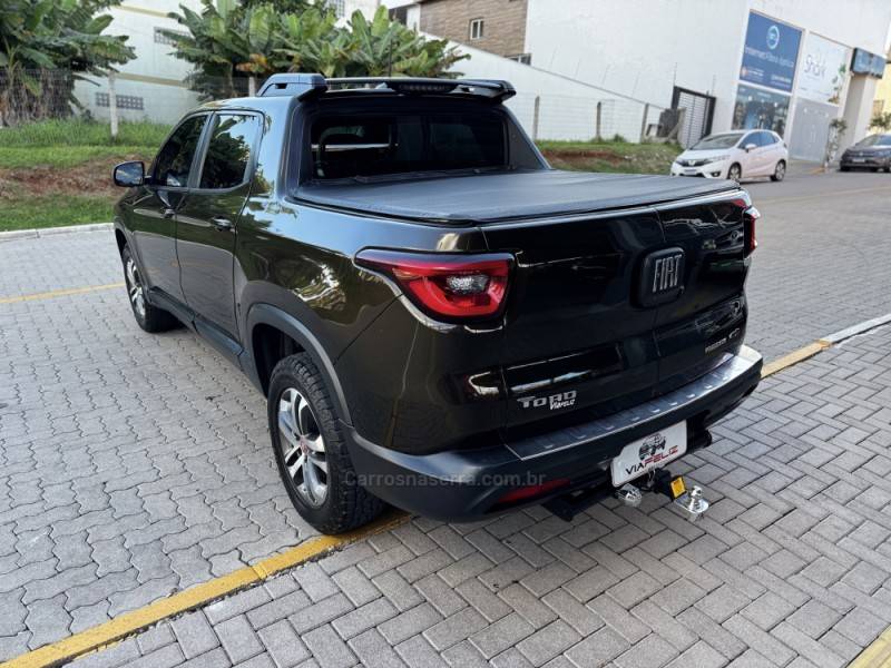 FIAT - TORO - 2016/2017 - Verde - R$ 89.990,00