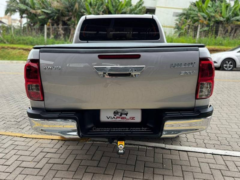 TOYOTA - HILUX - 2017/2018 - Prata - R$ 181.990,00