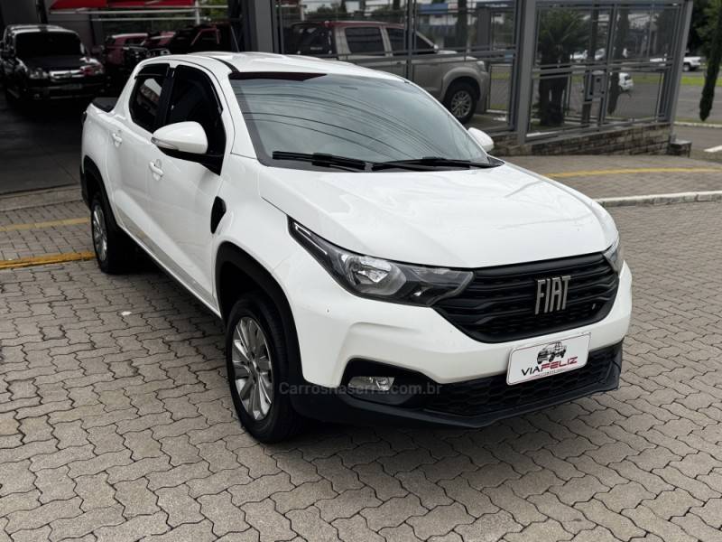 FIAT - STRADA - 2021/2022 - Branca - R$ 93.990,00