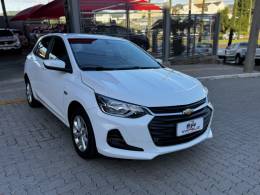 CHEVROLET - ONIX - 2022/2023 - Branca - R$ 81.990,00