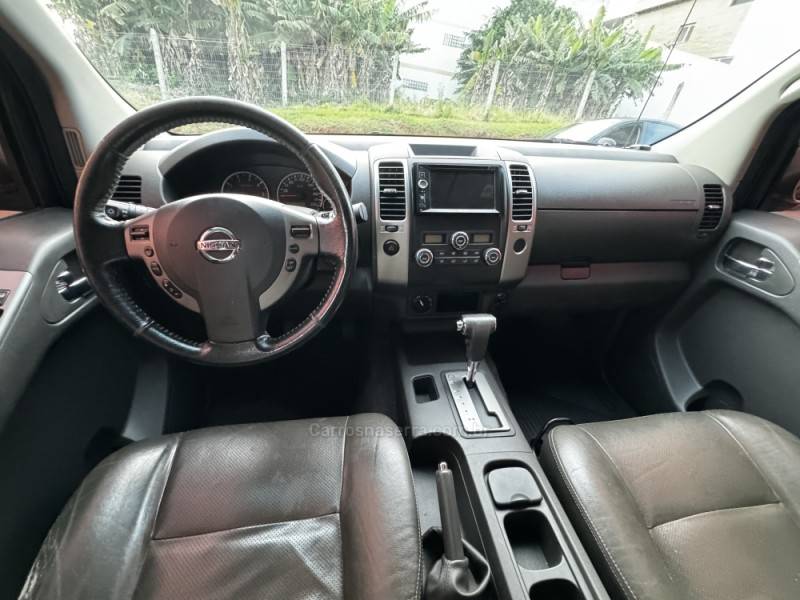 NISSAN - FRONTIER - 2013/2014 - Preta - R$ 105.990,00