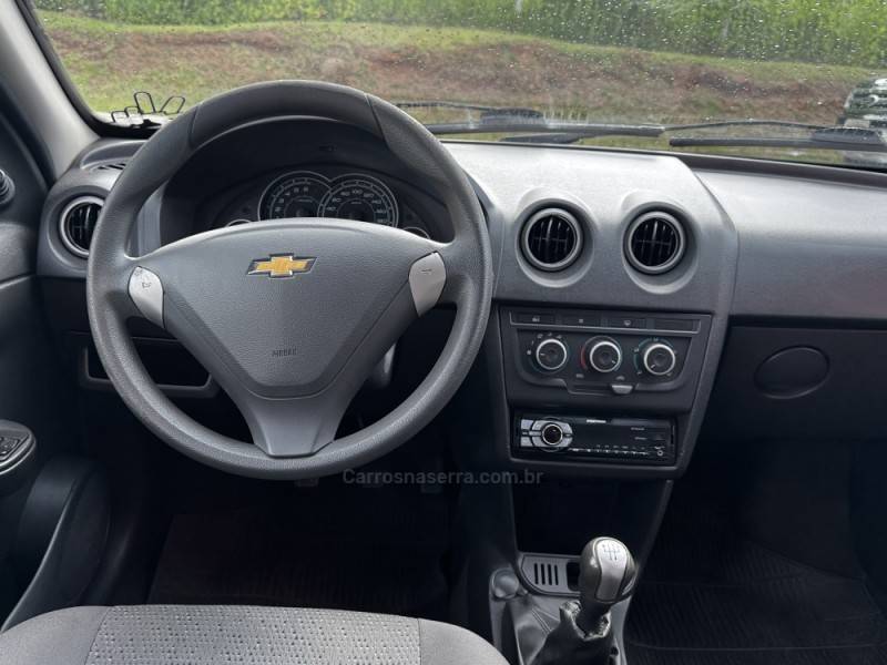 CHEVROLET - CELTA - 2013/2014 - Vermelha - R$ 36.990,00