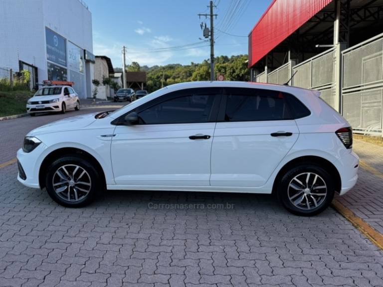 VOLKSWAGEN - POLO - 2023/2023 - Branca - R$ 74.990,00