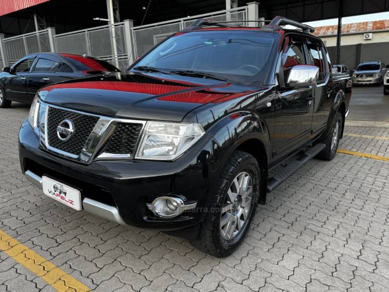 NISSAN - FRONTIER - 2013/2014 - Preta - R$ 105.990,00