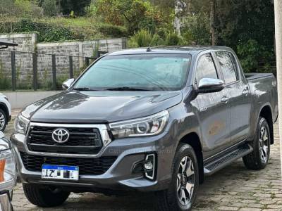 TOYOTA - HILUX - 2019/2020 - Cinza - R$ 219.990,00