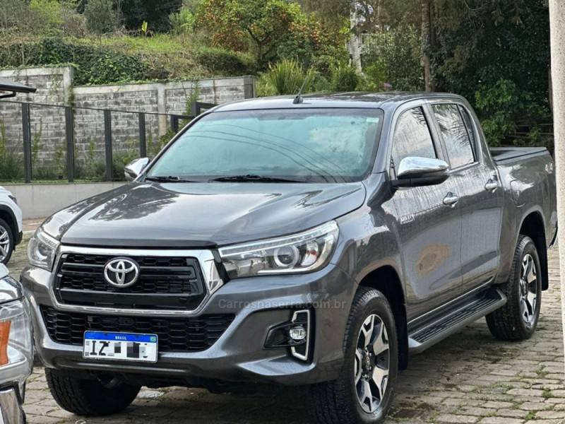 TOYOTA - HILUX - 2019/2020 - Cinza - R$ 219.990,00