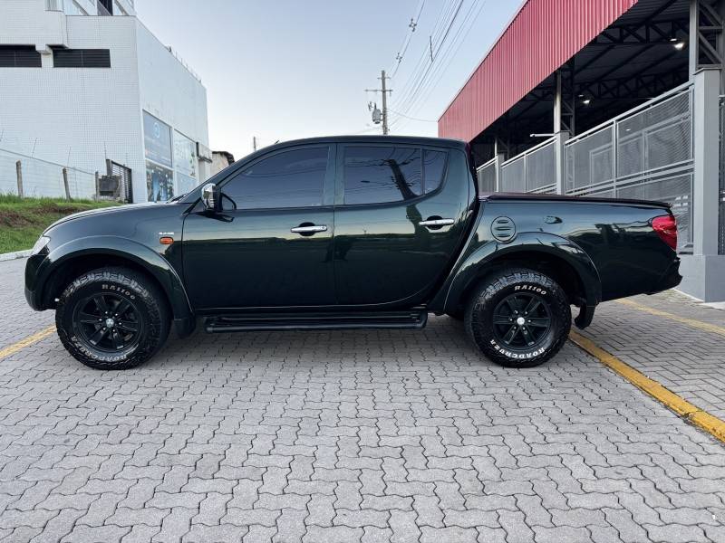 MITSUBISHI - L200 - 2008/2009 - Verde - R$ 92.990,00