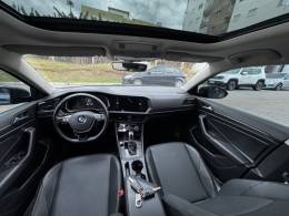 VOLKSWAGEN - JETTA - 2018/2019 - Cinza - R$ 109.990,00