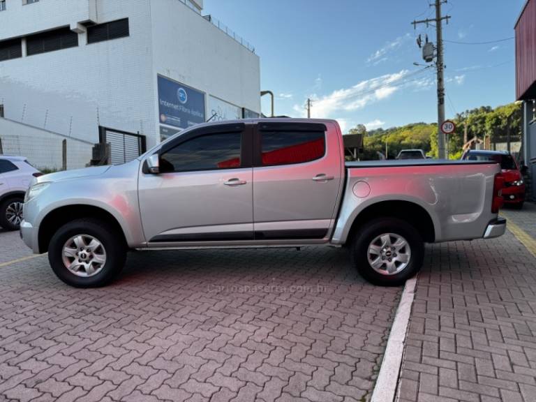 CHEVROLET - S10 - 2014/2014 - Prata - R$ 105.990,00