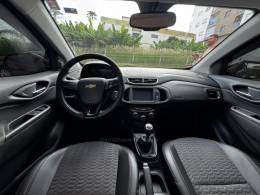 CHEVROLET - ONIX - 2017/2017 - Vermelha - R$ 63.990,00