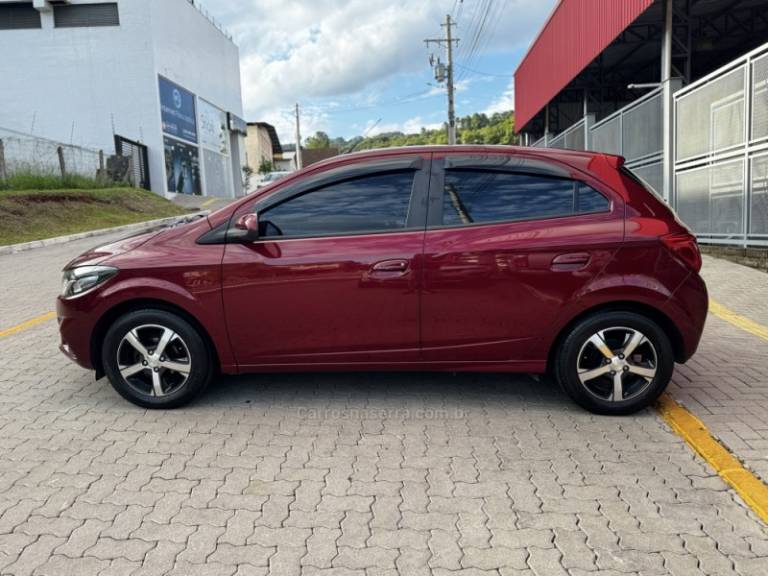 CHEVROLET - ONIX - 2017/2017 - Vermelha - R$ 63.990,00