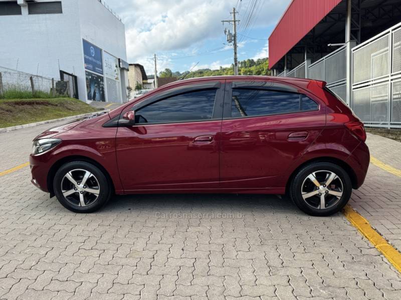 CHEVROLET - ONIX - 2017/2017 - Vermelha - R$ 63.990,00