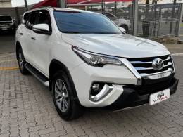 TOYOTA - HILUX SW4 - 2016/2017 - Branca - R$ 214.990,00