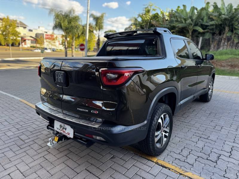 FIAT - TORO - 2016/2017 - Verde - R$ 89.990,00