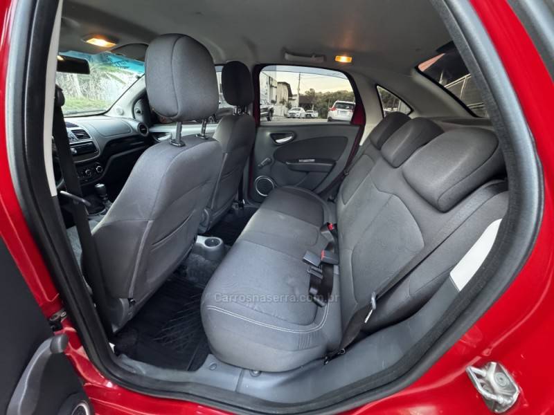 FIAT - GRAND SIENA - 2017/2018 - Vermelha - R$ 47.990,00