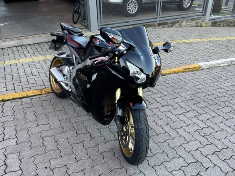 HONDA - CBR 1000RR - 2010/2010 - Preta - R$ 44.990,00