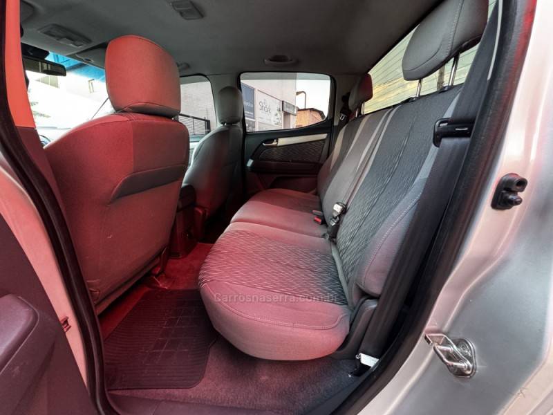 CHEVROLET - S10 - 2014/2014 - Prata - R$ 105.990,00