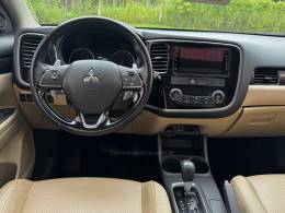 MITSUBISHI - OUTLANDER - 2015/2016 - Preta - R$ 119.990,00