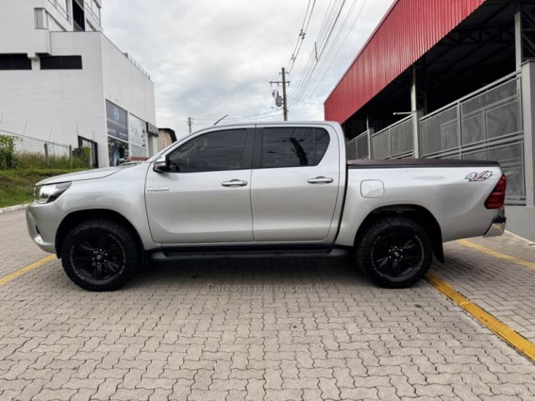 TOYOTA - HILUX - 2015/2016 - Prata - R$ 169.990,00