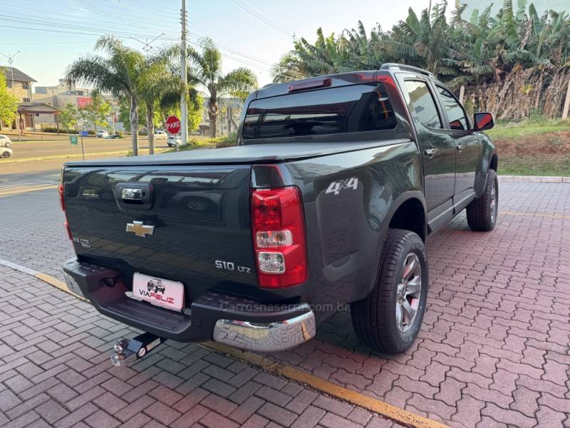 CHEVROLET - S10 - 2016/2017 - Cinza - R$ 154.990,00
