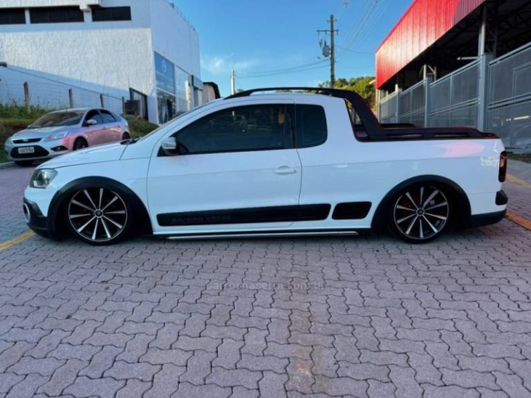 VOLKSWAGEN - SAVEIRO - 2013/2014 - Branca - R$ 67.990,00