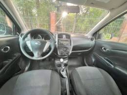 NISSAN - VERSA - 2015/2016 - Cinza - R$ 50.990,00