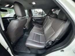 TOYOTA - HILUX SW4 - 2016/2017 - Branca - R$ 214.990,00