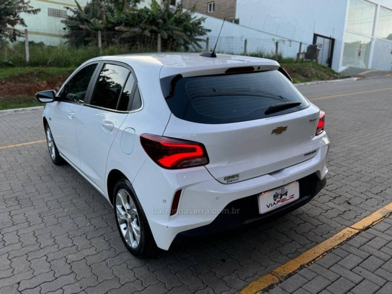 CHEVROLET - ONIX - 2021/2021 - Branca - R$ 84.990,00