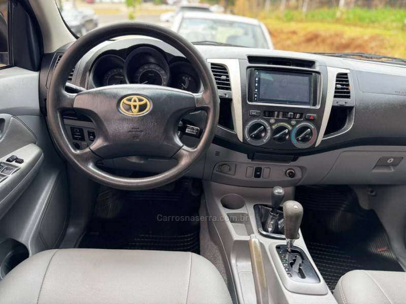 TOYOTA - HILUX - 2008/2008 - Prata - R$ 109.990,00