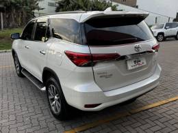 TOYOTA - HILUX SW4 - 2016/2017 - Branca - R$ 214.990,00