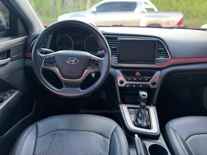 HYUNDAI - ELANTRA - 2016/2017 - Preta - R$ 81.990,00