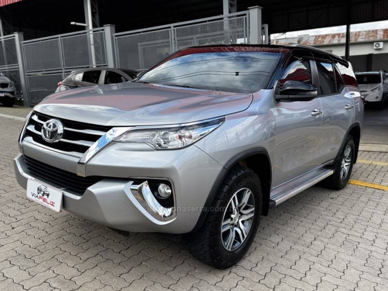 TOYOTA - HILUX SW4 - 2020/2020 - Prata - R$ 209.990,00