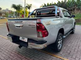 TOYOTA - HILUX - 2016/2016 - Prata - R$ 179.990,00
