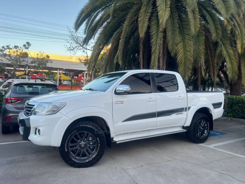 TOYOTA - HILUX - 2015/2015 - Branca - R$ 159.990,00
