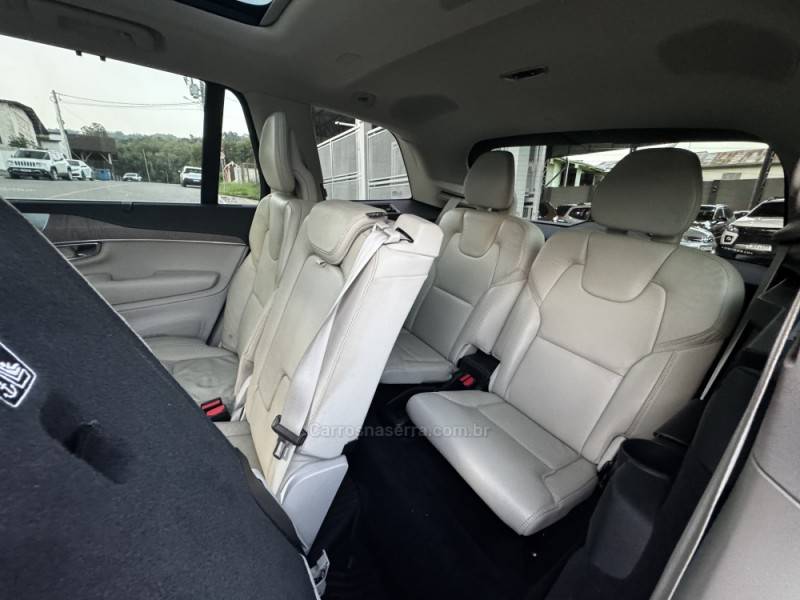 VOLVO - XC90 - 2022/2022 - Preta - R$ 344.990,00