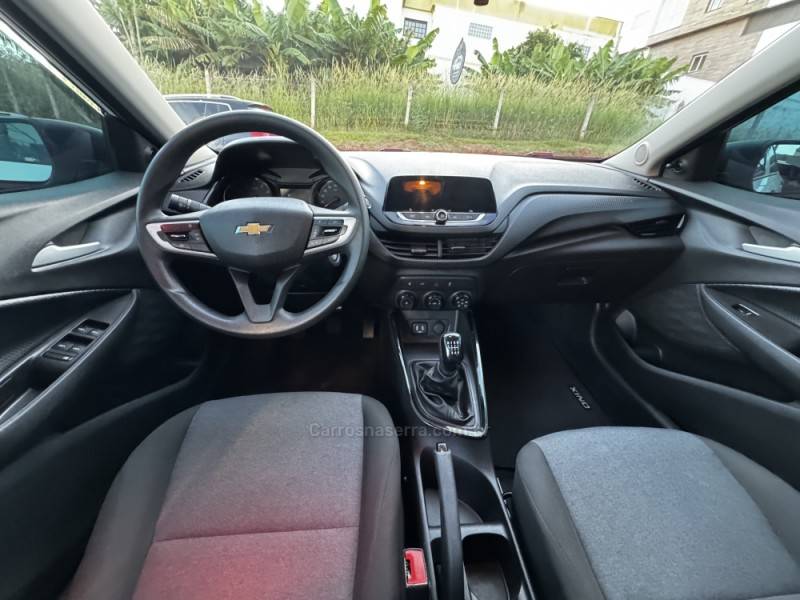 CHEVROLET - ONIX - 2022/2023 - Branca - R$ 77.990,00