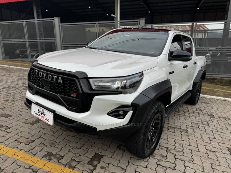 TOYOTA - HILUX - 2023/2023 - Branca - R$ 289.990,00